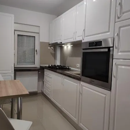 Appartement 2 Bedroom Ap. With Free Parking. *