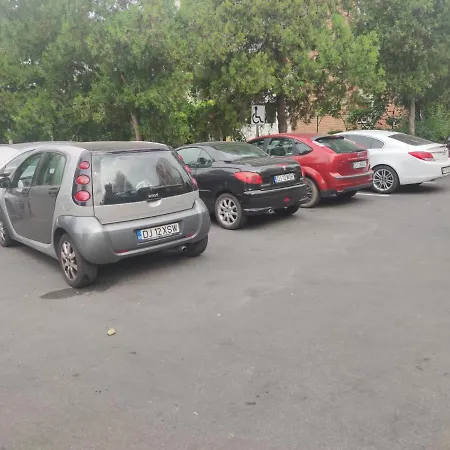 2 Bedroom Ap. With Free Parking. * Craiova